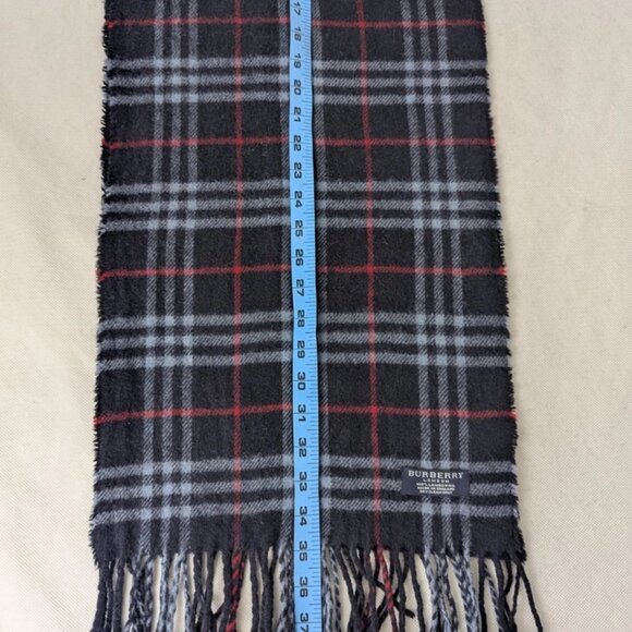 Used Burberry Designer Scarf Blue – Unisex Lambswool – Elegant Winter Accessory. - Picture 6 of 7